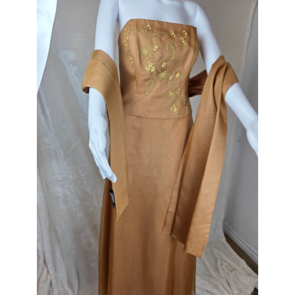 Y2K Laundry by Shelli Segal Strapless Gown with Embroidered Bodice and Shawl